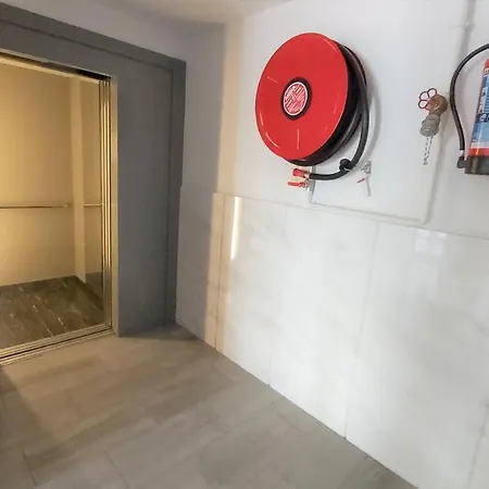 Marjori Met Gratis Parkeerplaats 奥斯滕德